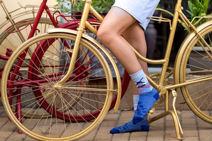 Arty socks with Tulips and Mills - Blue